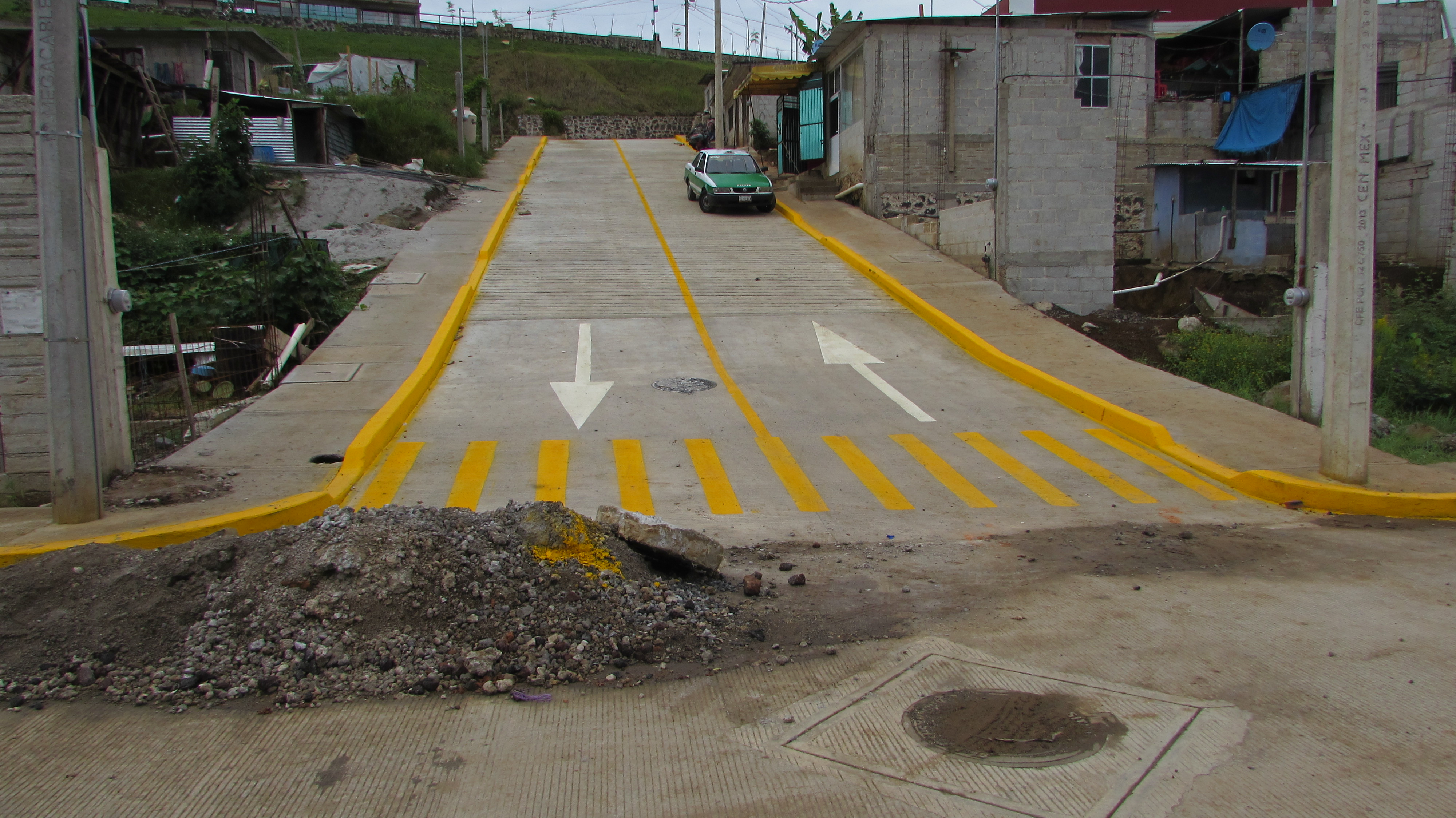 SUMINISTRO Y APLICACION DE PINTURA TRAFICRETO-S AMARILLO-204 O SIMILAR EN CALIDAD Y PRECIO PARA TRAFICO EN RAYA SEPARADORA DE SENTIDOS DE CIRCULACION M-1.1 CONTINUA SENCILLA DE 10 CMS DE ANCHO.	
	
	
	
